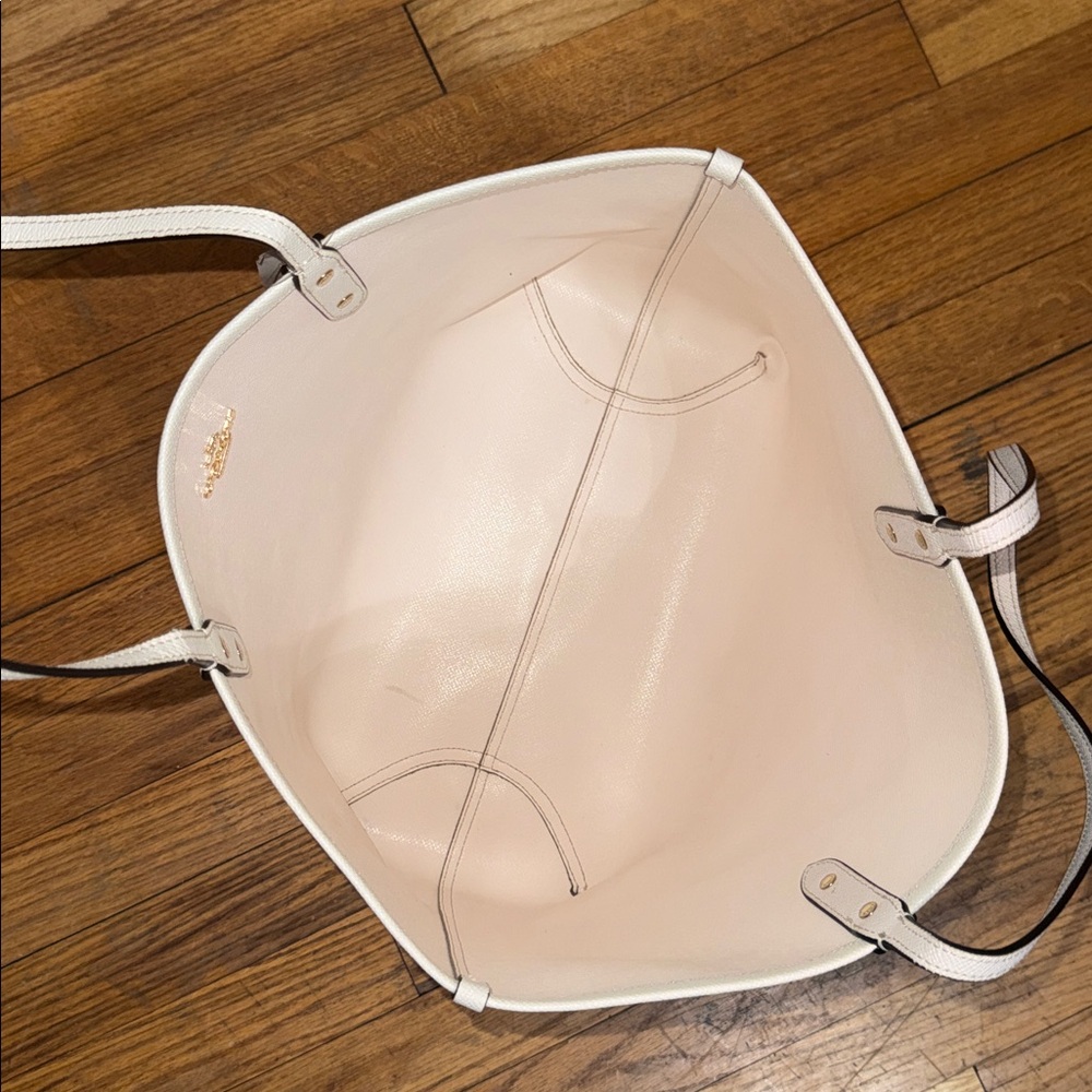 •COACH•WHITE & BEIGE REVERSIBLE CITY TOTE IN SIGNATURE “C” CANVAS & LEATHER EUC - Picture 16 of 16